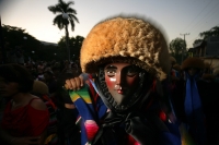 Lunes 17 de enero. Las celebraciones de los Parachicos continúan este día en honor a San Antón o San Antonio Abad continúan en las calles de Chiapa de Corzo donde se siguen congregando los danzantes tradicionales y cientos de turistas que visitan esta col