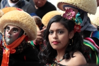 Jueves 4 de enero del 2018. Chiapa de Corzo. La Misa del Niño Parachico.  Rubisel Gómez Nigenda, El Patrón de los Parachicos acompaña esta mañana a los niños de esta comunidad quienes vestidos con los trajes tradicionales recorren las calles para re