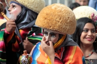 Jueves 4 de enero del 2018. Chiapa de Corzo. La Misa del Niño Parachico.  Rubisel Gómez Nigenda, El Patrón de los Parachicos acompaña esta mañana a los niños de esta comunidad quienes vestidos con los trajes tradicionales recorren las calles para re