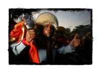 Lunes 17 de enero. Las celebraciones de los Parachicos continúan este día en honor a San Antón o San Antonio Abad continúan en las calles de Chiapa de Corzo donde se siguen congregando los danzantes tradicionales y cientos de turistas que visitan esta col