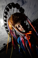 Jueves 15 de enero del 2015. Chiapa de Corzo. La Danza de los Parachicos. Los grupos de danzantes visten una máscara de madera, zarape, chin-chin  y chalinas adornadas de motivos religiosos o florales y recorren las iglesias, ermitas y calles donde los sa