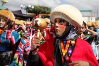 Jueves 15 de enero del 2015. Chiapa de Corzo. La Danza de los Parachicos. Los grupos de danzantes visten una máscara de madera, zarape, chin-chin y chalinas adornadas de motivos religiosos o florales y recorren las iglesias, ermitas y calles donde los sa Jueves 15 de enero del 2015. Chiapa de Corzo. La Danza de los Parachicos. Los grupos de danzantes visten una máscara de madera, zarape, chin-chin y chalinas adornadas de motivos religiosos o florales y recorren las iglesias, ermitas y calles donde los sa