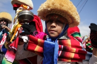 Jueves 15 de enero del 2015. Chiapa de Corzo. La Danza de los Parachicos. Los grupos de danzantes visten una máscara de madera, zarape, chin-chin  y chalinas adornadas de motivos religiosos o florales y recorren las iglesias, ermitas y calles donde los sa