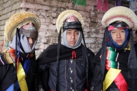 Jueves 15 de enero del 2015. Chiapa de Corzo. La Danza de los Parachicos. Los grupos de danzantes visten una máscara de madera, zarape, chin-chin  y chalinas adornadas de motivos religiosos o florales y recorren las iglesias, ermitas y calles donde los sa