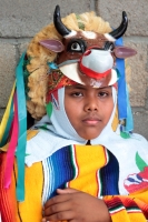 Jueves 18 de enero del 2018. Suchiapa. La danza del Parachico y el Torito. Durante la frenética danza surimba convive el Parachico y el Torito en la representación de una faena de brincos y gritos durante las celebraciones de la Fiesta de San Sebastián