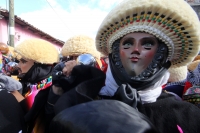 Miércoles 15 de enero del 2014. Chiapa de Corzo. Esta mañana da inicio al tradicional recorrido de Los Parachicos donde estos personajes vestidos con sarapes y mascaras de madera bailan y gritan vivas a los Patronos de esta comunidad de la Ribera del Rio 