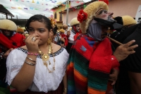 Miércoles 15 de enero del 2014. Chiapa de Corzo. Esta mañana da inicio al tradicional recorrido de Los Parachicos donde estos personajes vestidos con sarapes y mascaras de madera bailan y gritan vivas a los Patronos de esta comunidad de la Ribera del Rio 