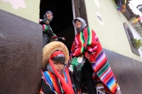 Miércoles 15 de enero del 2014. Chiapa de Corzo. Esta mañana da inicio al tradicional recorrido de Los Parachicos donde estos personajes vestidos con sarapes y mascaras de madera bailan y gritan vivas a los Patronos de esta comunidad de la Ribera del Rio 