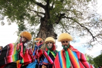 Miércoles 15 de enero del 2014. Chiapa de Corzo. Esta mañana da inicio al tradicional recorrido de Los Parachicos donde estos personajes vestidos con sarapes y mascaras de madera bailan y gritan vivas a los Patronos de esta comunidad de la Ribera del Rio 