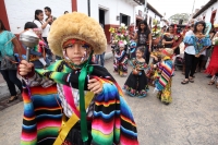 Miércoles 15 de enero del 2014. Chiapa de Corzo. Esta mañana da inicio al tradicional recorrido de Los Parachicos donde estos personajes vestidos con sarapes y mascaras de madera bailan y gritan vivas a los Patronos de esta comunidad de la Ribera del Rio 