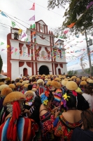 Miércoles 15 de enero del 2014. Chiapa de Corzo. Esta mañana da inicio al tradicional recorrido de Los Parachicos donde estos personajes vestidos con sarapes y mascaras de madera bailan y gritan vivas a los Patronos de esta comunidad de la Ribera del Rio 