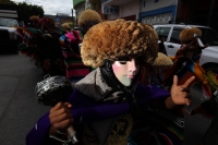Lunes 26 de diciembre. Parachicos en el Cerrito de Tuxtla.  Tuxtla Gutiérrez, Chiapas. Danzantes bailan y cantan durante las celebraciones de la fiesta del Cerrito en donde la comunidad Zoque de la capital del estado de Chiapas se reúnen durante la última
