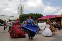 Lunes 2 de agosto del 2017. Tuxtla Gutiérrez. Familiares y amigos de los detenidos de Chiapa de Corzo por los disturbios durante la llegada de EPN se manifiestan con música tradicional en las entradas del edificio la administración estatal.