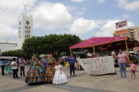 Lunes 2 de agosto del 2017. Tuxtla Gutiérrez. Familiares y amigos de los detenidos de Chiapa de Corzo por los disturbios durante la llegada de EPN se manifiestan con música tradicional en las entradas del edificio la administración estatal.
