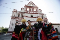 Parachicos. Miércoles 5 de enero. Los danzantes de la fiesta de enero se preparan para realizar los tradicionales recorridos de las Chuntaes, Parachicos y Chiapanecas dentro de la Fiesta Grande de Enero la cual iniciara el dÃa 8 con el Anuncio de la Feria Parachicos. Miércoles 5 de enero. Los danzantes de la fiesta de enero se preparan para realizar los tradicionales recorridos de las Chuntaes, Parachicos y Chiapanecas dentro de la Fiesta Grande de Enero la cual iniciara el dÃa 8 con el Anuncio de la Feria