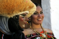 Parachicos. Miércoles 5 de enero. Los danzantes de la fiesta de enero se preparan para realizar los tradicionales recorridos de las Chuntaes, Parachicos y Chiapanecas dentro de la Fiesta Grande de Enero la cual iniciara el día 8 con el Anuncio de la Feria