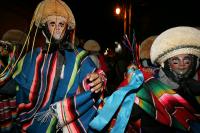 Lunes 10 de enero. Las Chuntaes, Parachicos y Chiapanecas bailan y gritan recorriendo las calles de la comunidad de Chiapa de Corzo durante los primeros días de la Fiesta Grande de Chiapas, la cual ser realiza durante las fiestas patronales de San Sebasti