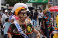Jueves 9 de junio del 2016. Tuxtla Gutiérrez. La marcha cultural en apoyo al movimiento magisterial con Parachicos esta tarde en el oriente de la capital de Chiapas.