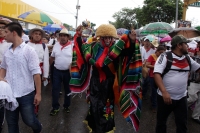 Jueves 9 de junio del 2016. Tuxtla Gutiérrez. La marcha cultural en apoyo al movimiento magisterial con Parachicos esta tarde en el oriente de la capital de Chiapas. Jueves 9 de junio del 2016. Tuxtla Gutiérrez. La marcha cultural en apoyo al movimiento magisterial con Parachicos esta tarde en el oriente de la capital de Chiapas.