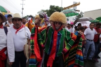 Jueves 9 de junio del 2016. Tuxtla Gutiérrez. La marcha cultural en apoyo al movimiento magisterial con Parachicos esta tarde en el oriente de la capital de Chiapas.