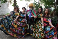 Lunes 18 de enero del 2016. Chiapa de Corzo. Chiapanecas y Parachicos recorren las calles de la colonial ciudad de la ribera del rio Grijalva durante las celebraciones patronales en la fiesta Grande de Chiapas. Lunes 18 de enero del 2016. Chiapa de Corzo. Chiapanecas y Parachicos recorren las calles de la colonial ciudad de la ribera del rio Grijalva durante las celebraciones patronales en la fiesta Grande de Chiapas.