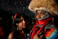 Los danzantes de Los Parachicos llegan esta tarde al iglesia de Santo Domingo en la colonial donde bailan en honor a los santos patronales de esta comunidad de la depresión central de Chiapas para prometer continuar con la promesa de bailar todos los años