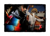 Los danzantes de Los Parachicos llegan esta tarde al iglesia de Santo Domingo en la colonial donde bailan en honor a los santos patronales de esta comunidad de la depresión central de Chiapas para prometer continuar con la promesa de bailar todos los años