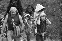 Martes 19 de diciembre del 2017. Zinacatan, Chiapas. Los Floreros continúan con el recorrido de recolección de la Flor de Niluyarilo en las comunidades de la región de Los Altos de Chiapas continuando con el regreso hacia Chiapa de Corzo y Villa de íc
