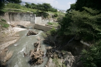 Jueves 7 de octubre. Las paradójicas y contrastantes imágenes de la margen del rÃo Sabinal nos muestran un paisaje a veces urbano o natural según la ubicación donde nos encontremos, pero estas imágenes nos recuerdan que este rÃo se encuentra aún vivo e in Jueves 7 de octubre. Las paradójicas y contrastantes imágenes de la margen del rÃo Sabinal nos muestran un paisaje a veces urbano o natural según la ubicación donde nos encontremos, pero estas imágenes nos recuerdan que este rÃo se encuentra aún vivo e in