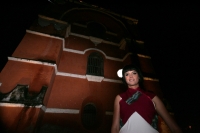 El Arco del Carmen en la ciudad de San Cristóbal de las Casas sirve de marco para la presentación de la Pasarela de Textiles de la Comunidad de Zinacantán, con diseños elaborados en base a los tejidos tradicionales de esta localidad de los altos de Chiapa