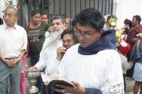 Sábado 25 de diciembre. José de Jesús León Aguilar, Arzobispo y Patriarca de San Pascualito perteneciente a la Iglesia Independiente Ortodoxa de México falleció este viernes 24 por lo que su cuerpo permaneció dentro de esta iglesia donde fue honrado por l
