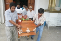 Sábado 25 de diciembre. José de Jesús León Aguilar, Arzobispo y Patriarca de San Pascualito perteneciente a la Iglesia Independiente Ortodoxa de México falleció este viernes 24 por lo que su cuerpo permaneció dentro de esta iglesia donde fue honrado por l