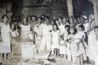 Sábado 25 de diciembre. Colección Particular. Fotos de época entre los años 40´s y 50´s del Barrio de San Pascualito, donde se observa a personajes principales y el desarrollo de la obra de la construcción de su iglesia.