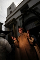 Sábado 17 de mayo del 2014. Tuxtla Gutiérrez. Las familias del tradicional Barrio de San Pascualito celebran al patrono llevando las replicas de las reliquias en una carreta por las calles del centro de la capital del estado de Chiapas. Esta carreta y el 