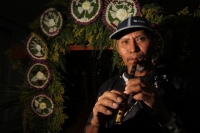 Sábado 17 de mayo del 2014. Tuxtla Gutiérrez. Las familias del tradicional Barrio de San Pascualito celebran al patrono llevando las replicas de las reliquias en una carreta por las calles del centro de la capital del estado de Chiapas. Esta carreta y el 