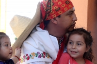 Viernes 6 de enero del 2016. Tuxtla Gutiérrez. La elaboración de los tamales de hoja de maíz, se elabora por las mujeres de la comunidad zoque mientras se lleva a cabo la Danza de los Pastores según la costumbre de la tradición zoque durante las celebraci