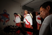 Domingo 22 de diciembre del 2013. Tuxtla Gutiérrez. La Danza de los Pastores se realiza durante los dÃas previos a las celebraciones de la Navidad por quienes aun preservan los ritos, usos y costumbres de los Zoques de la depresión central de Chiapas. Domingo 22 de diciembre del 2013. Tuxtla Gutiérrez. La Danza de los Pastores se realiza durante los dÃas previos a las celebraciones de la Navidad por quienes aun preservan los ritos, usos y costumbres de los Zoques de la depresión central de Chiapas.