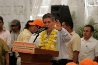 Martes 23 de noviembre. Los pobladores de la colonia Patria Nueva de la ciudad de Tuxtla Gutiérrez celebraron un aniversario más de que las autoridades iniciaran la regularización de estos predios en el año 1979.  Esta mañana se reunieron en la cancha de 
