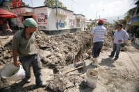 Martes 23 de noviembre. Los pobladores de la colonia Patria Nueva de la ciudad de Tuxtla Gutiérrez celebraron un aniversario más de que las autoridades iniciaran la regularización de estos predios en el año 1979.  Esta mañana se reunieron en la cancha de 