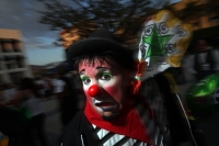 Lunes 20 de febrero del 2012. Encuentro Nacional de Payasos Callejeros. Tuxtla Gutiérrez, Chiapas. Con participantes de varios estados esta noche da inicio la Festival Nacional de Payasos Callejeros donde se reúnen los histriónicos personajes en la plaza 