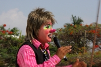 Viernes 29 de abril. Los payasitos y los diferentes personajes de botargas esperan asistir a los festejos del día del niño en este fin de semana.