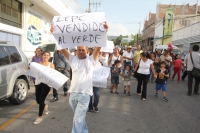 Domingo 12 de julio del 2015. Tuxtla Gutiérrez. Lo que sería el cierre de compaña de un candidato político en el parque Morelos-Bicentenario por la prohibición del ayuntamiento y la veda electoral se convirtió en una marcha ciudadana donde las consignas f