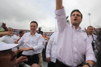 Jueves 10 de noviembre. Peña Nieto acompaña al Huero Velazco