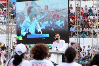 Jueves 10 de noviembre. Peña Nieto acompaña al Huero Velazco