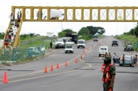 Continua el conflicto al interior de Penal el Amate, ahora los presos piden ayuda al exterior utilizando el equipo de perifoneo que controlan en el interior y piden ayuda con sabanas para que no sean sometidos por la fuerza pública y agradecen al ejercito