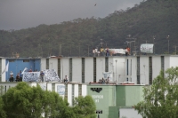 Continua el conflicto al interior de Penal el Amate, ahora los presos piden ayuda al exterior utilizando el equipo de perifoneo que controlan en el interior y piden ayuda con sabanas para que no sean sometidos por la fuerza pública y agradecen al ejercito