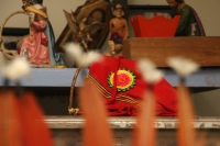 Miércoles 15 de febrero del 2017. El penacho de la danza de la pluma de guacamaya. La elaboración del atuendo de los danzantes de la danza de la pluma de guacamaya o carnaval es elaborado siguiendo la ritualidad que es conservada y transmitida a las nueva