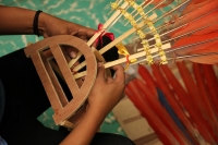 Miércoles 15 de febrero del 2017. El penacho de la danza de la pluma de guacamaya. La elaboración del atuendo de los danzantes de la danza de la pluma de guacamaya o carnaval es elaborado siguiendo la ritualidad que es conservada y transmitida a las nueva