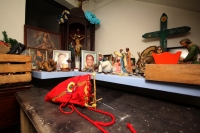 Miércoles 15 de febrero del 2017. El penacho de la danza de la pluma de guacamaya. La elaboración del atuendo de los danzantes de la danza de la pluma de guacamaya o carnaval es elaborado siguiendo la ritualidad que es conservada y transmitida a las nueva Miércoles 15 de febrero del 2017. El penacho de la danza de la pluma de guacamaya. La elaboración del atuendo de los danzantes de la danza de la pluma de guacamaya o carnaval es elaborado siguiendo la ritualidad que es conservada y transmitida a las nueva