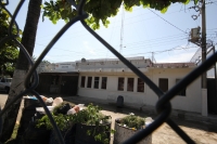 Miércoles 17 de agosto. El edificio que alberga el CERESO No. 7 de Huixtla luce tranquilo y sin vigilancia especial despues de las versiones del traslado del ex gobernador Pablo Salazar Mendiguchia. Miércoles 17 de agosto. El edificio que alberga el CERESO No. 7 de Huixtla luce tranquilo y sin vigilancia especial despues de las versiones del traslado del ex gobernador Pablo Salazar Mendiguchia.